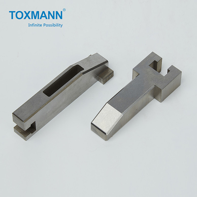Toxmannは金属部分を機械で造った