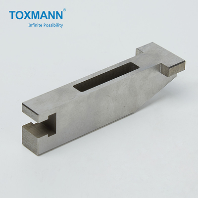 Toxmannは金属部分を機械で造った